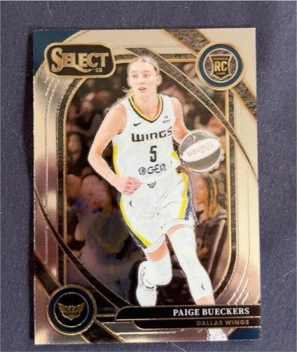2022 Panini Select WNBA #25 Paige Bueckers — front
