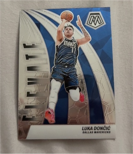 2023-24 Panini Mosaic #2 Luka Dončić Elevate — front