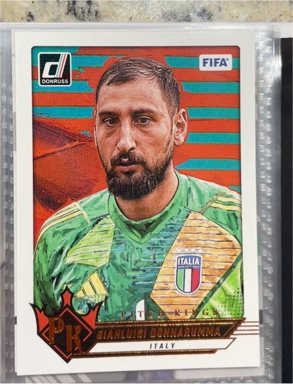 2024-25 Donruss #18 Gianluigi Donnarumma Pitch Kings — front