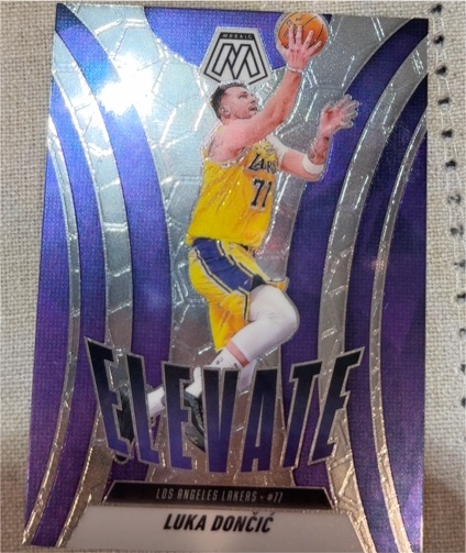 2024-25 Panini Mosaic #16 Luka Dončić Elevate — front