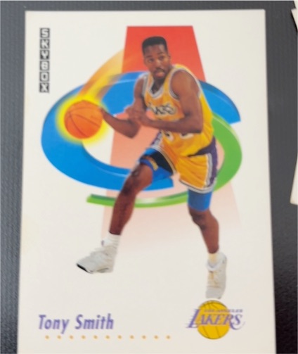 1991-92 SkyBox #140 Tony Smith — front