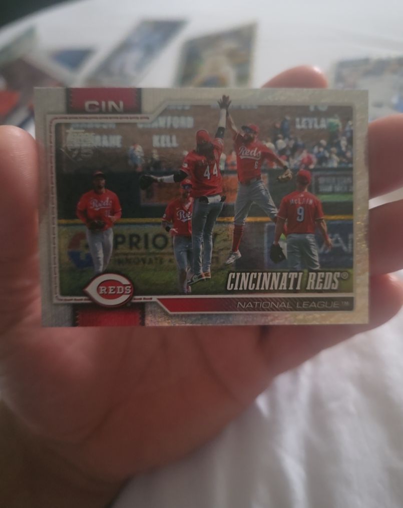 2026 Topps Series 2 #488 Cincinnati Reds Team Card — front