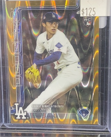 2025 Topps Chrome Update #USC73 Roki Sasaki Rookie Debut RayWave — front