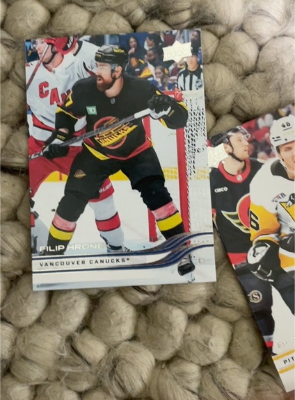 2025-26 Upper Deck #175 Filip Hronek — front