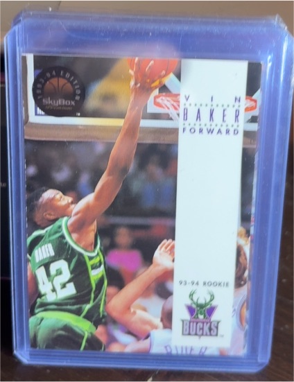 1993-94 SkyBox Premium #244 Vin Baker Rookie Card Milwaukee Bucks — front
