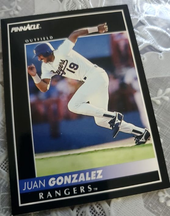 1992 Pinnacle #127 Juan Gonzalez — front