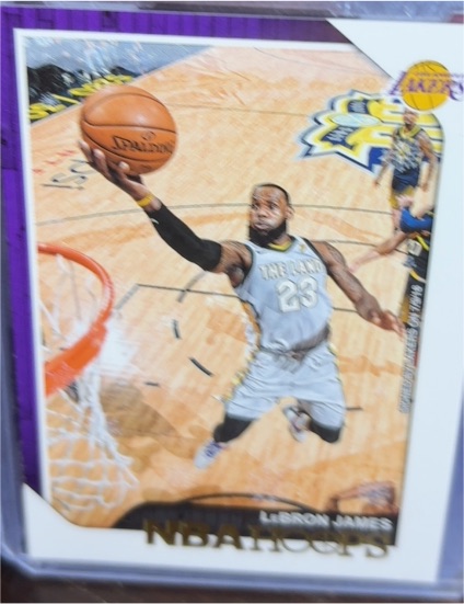 2018-19 Panini NBA Hoops #82 LeBron James — front