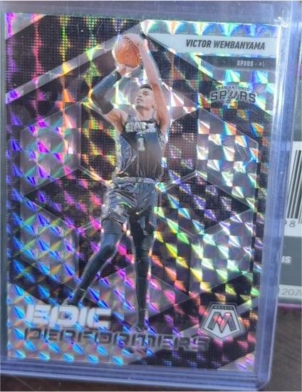 2024-25 Panini Mosaic #1 Victor Wembanyama Epic Performers — front