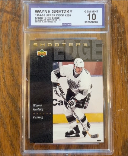 1994-95 Upper Deck #228 Wayne Gretzky Shooter's Edge Passing — front