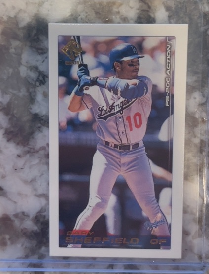 2001 Pacific Private Stock PS-206 #35 Gary Sheffield — front