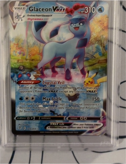 2021 Pokémon Evolving Skies #209 Glaceon VMAX — front