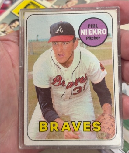 1969 Topps #355 Phil Niekro — front