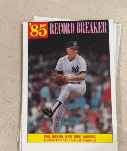 1986 Topps #204 Phil Niekro '85 Record Breaker — front