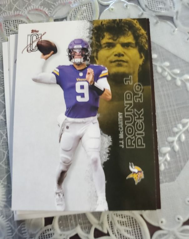 2025 Topps Signature Class #37 J.J. McCarthy — front