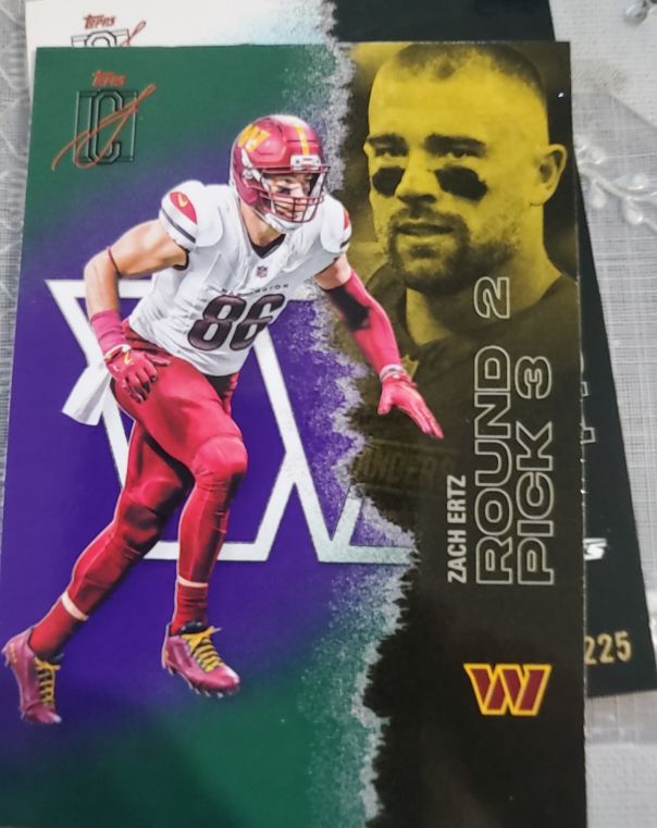 2025 Topps Signature Class #100 Zach Ertz — front