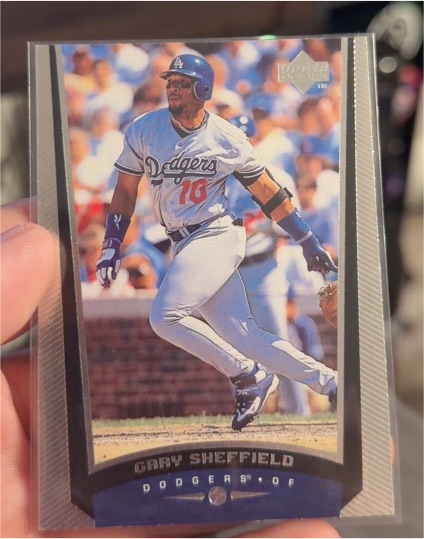 1999 Upper Deck #124 Gary Sheffield — front