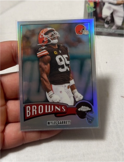 2025 Topps Chrome #1975-8 Myles Garrett — front
