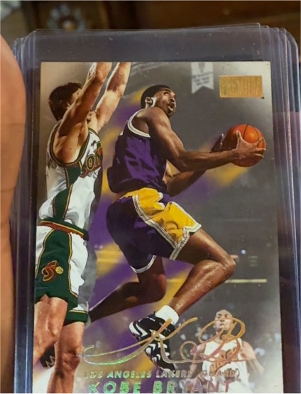 1998-99 Skybox Premium #44 Kobe Bryant — front