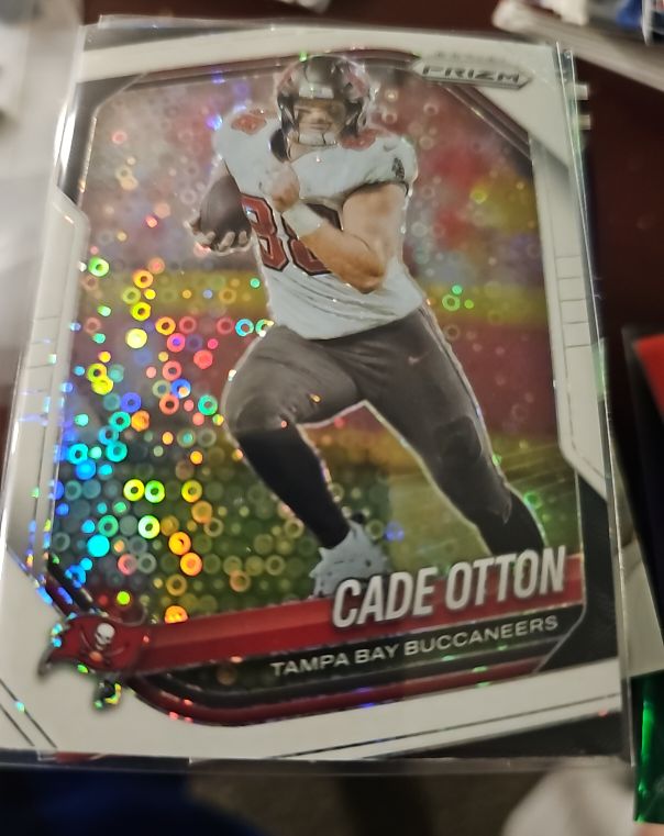 2025 Panini Prizm #151 Cade Otton White Disco — front