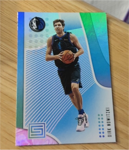 2018-19 Panini Status #95 Dirk Nowitzki — front