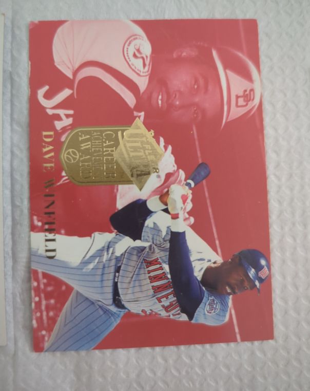 1994 Fleer Ultra #5 Dave Winfield Career Achievement Award — front