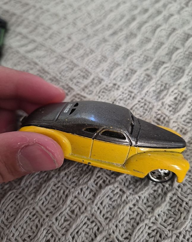 1998 Hot Wheels Mercohaulic 1/64 Yellow and Black — front