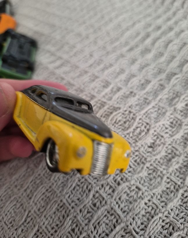 2006 Hot Wheels Swoop Coupe #136 — front