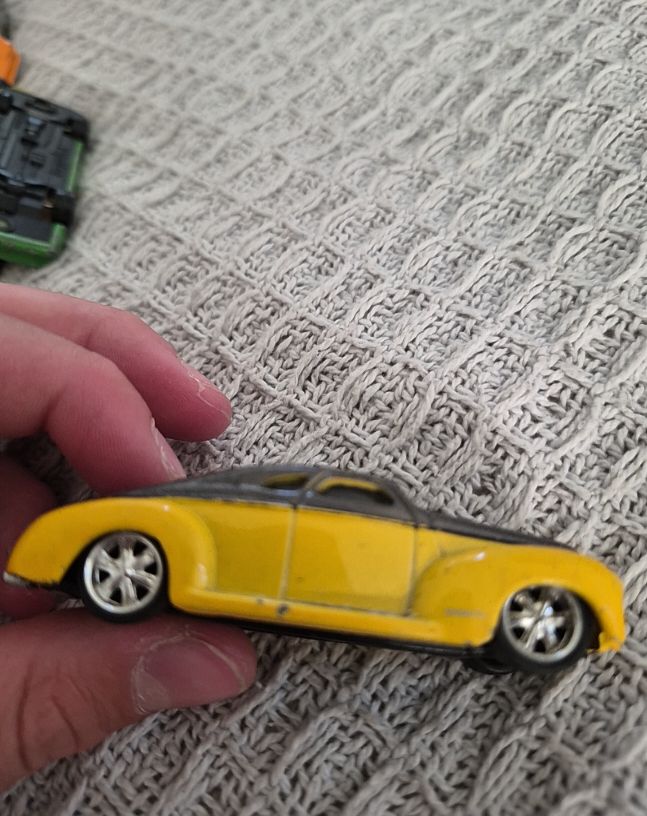 2006 Hot Wheels #136 Swoop Coupe — front