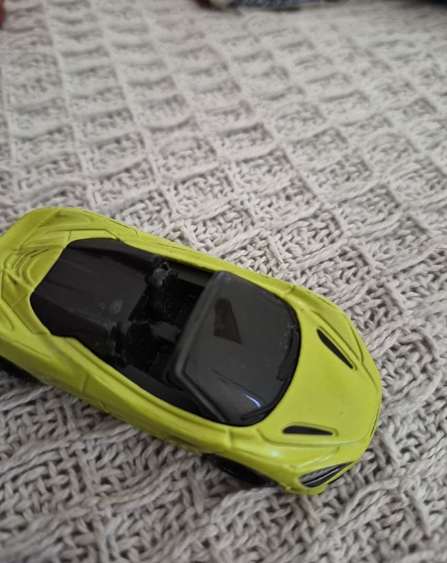 2019 Matchbox McLaren 720S Spider Lime Green — front