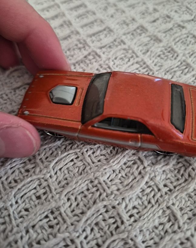 Hot Wheels 2006 1970 Dodge Challenger Orange Diecast Metal Toy Car — front