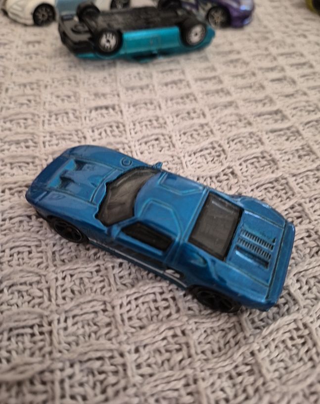 2004 Matchbox 2005 Ford GT Blue — front