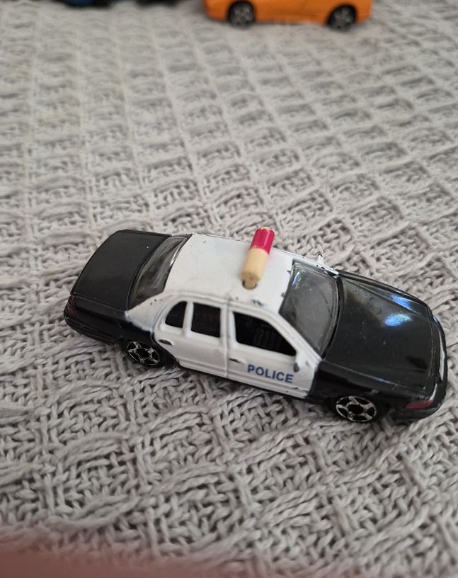 Maisto 1:64 Chevrolet Caprice Police Car — front