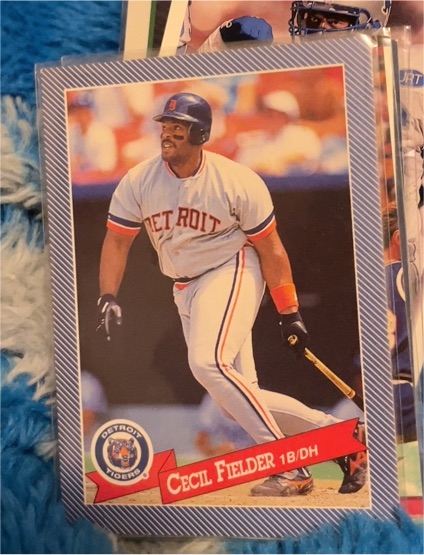 1993 Hostess #16 Cecil Fielder — front