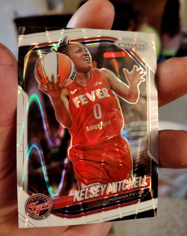 2025 Panini Prizm WNBA #35 Kelsey Mitchell — front