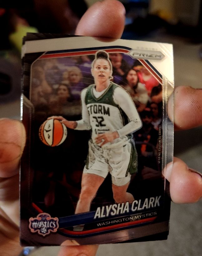 2025 Panini Prizm WNBA #129 Alysha Clark — front