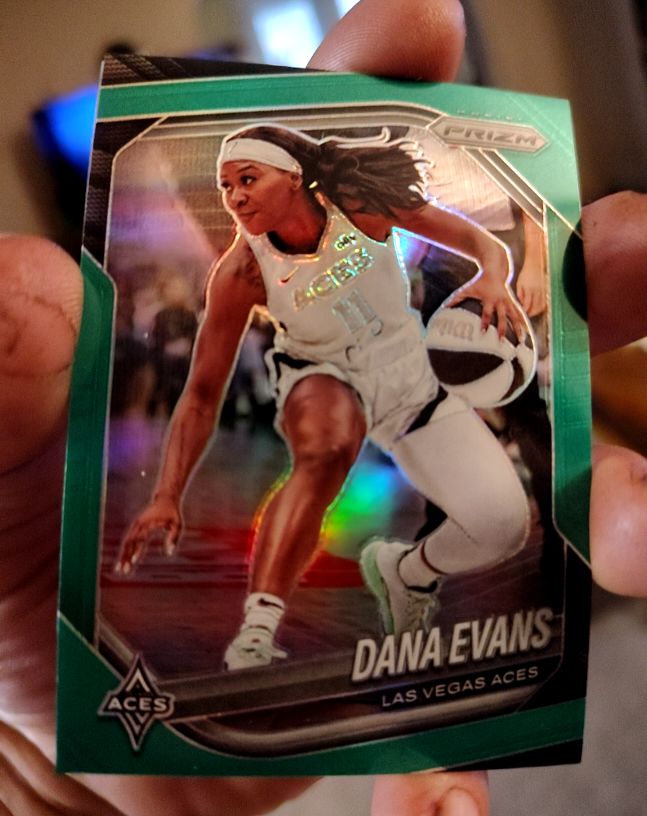 2025 Panini Prizm WNBA #33 Dana Evans — front