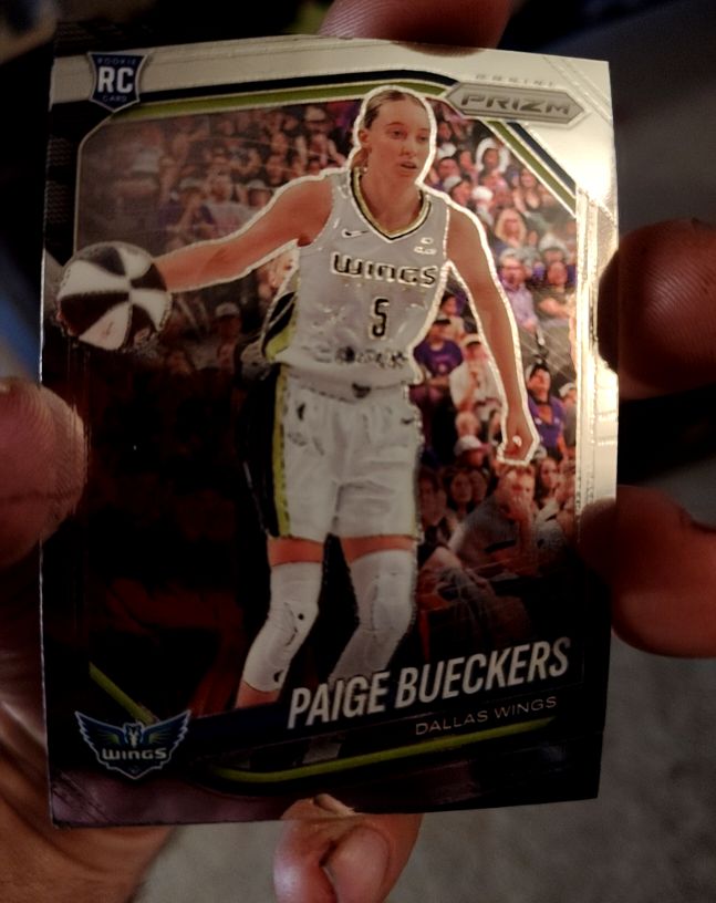 2025 Panini Prizm #5 Paige Bueckers — front