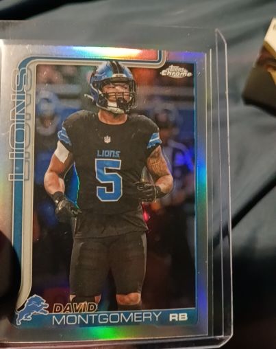 2025 Topps Chrome #103 David Montgomery — front