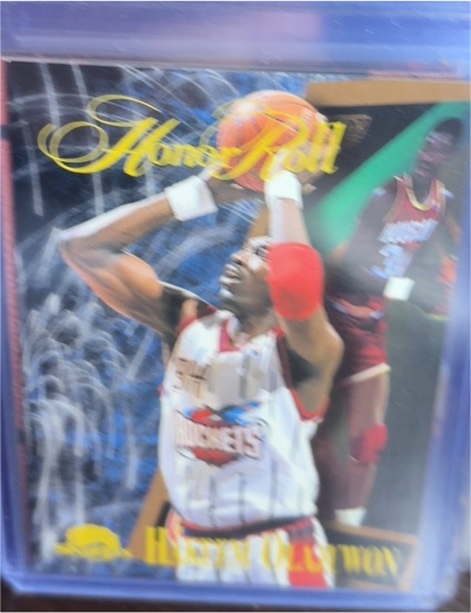 1995-96 SkyBox Premium #257 Hakeem Olajuwon — front