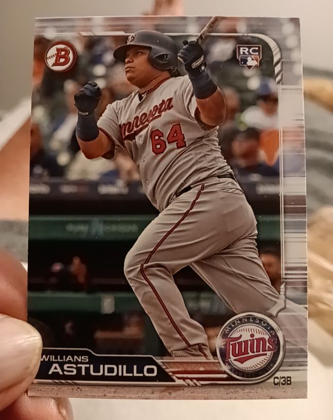 2019 Bowman #24 Willians Astudillo — front