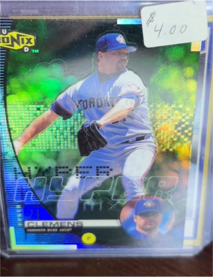 1999 Upper Deck Ionix Hyper #H15 Roger Clemens — front