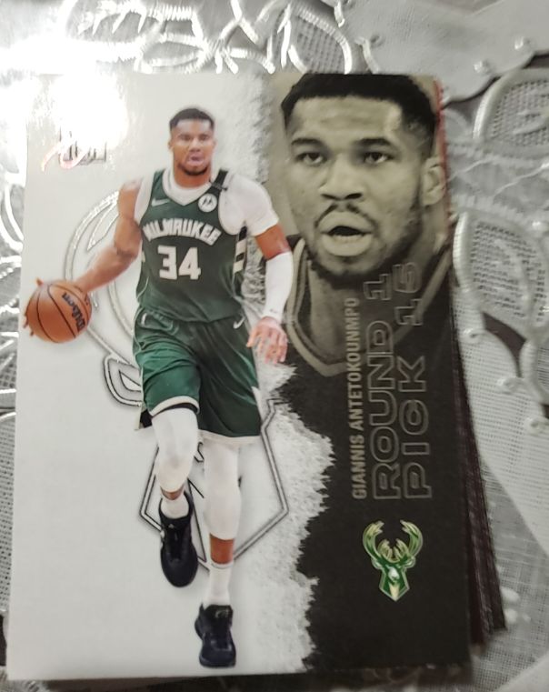 2026 Topps Signature Class #56 Giannis Antetokounmpo — front