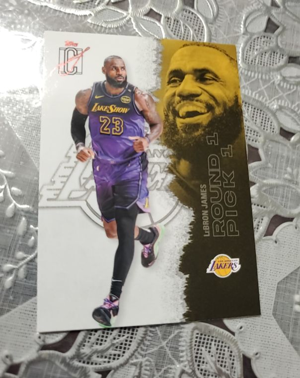 2026 Topps Signature Class #51 LeBron James — front