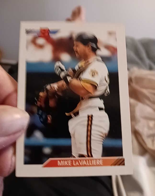 1990 Leaf #32 Mike LaValliere — front
