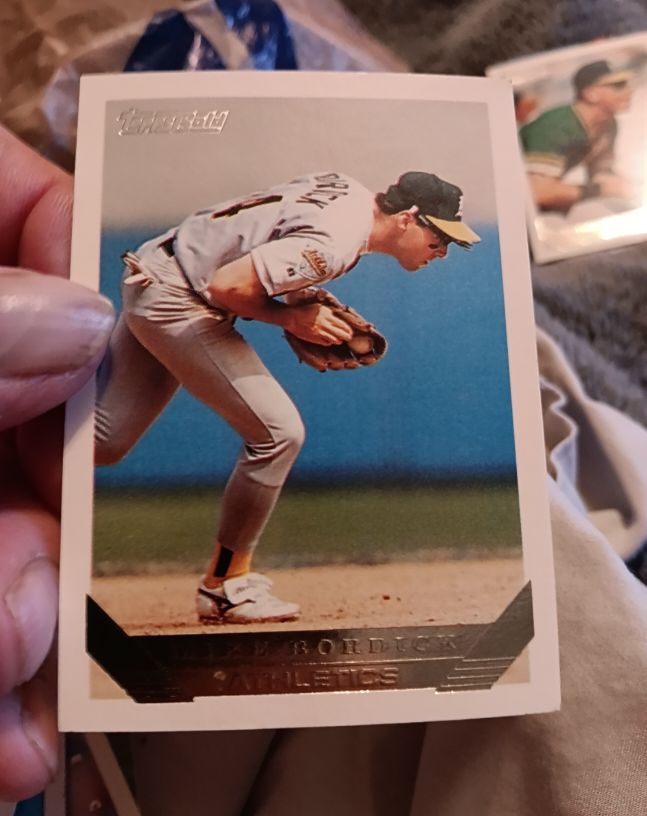 1993 Topps Gold #639 Mike Bordick — front