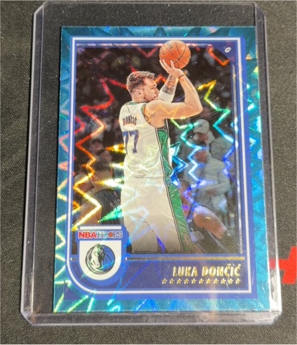 2022-23 Panini NBA Hoops #119 Luka Dončić — front