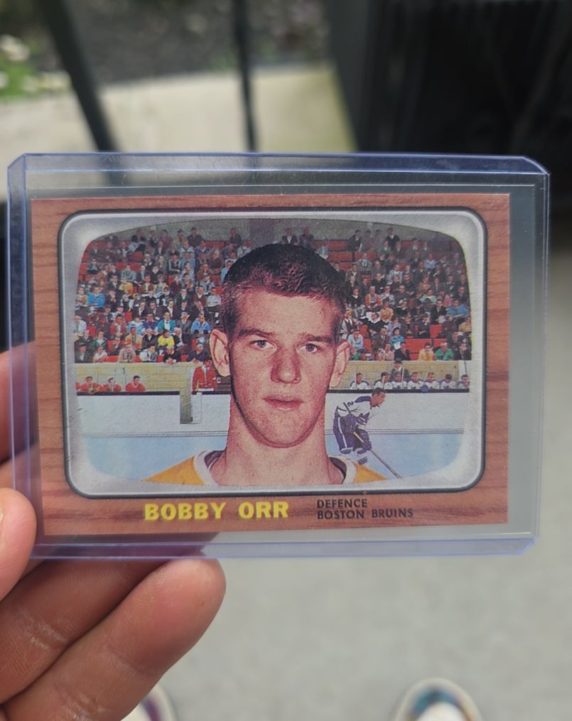 1966 Topps #35 Bobby Orr Rookie Card — front
