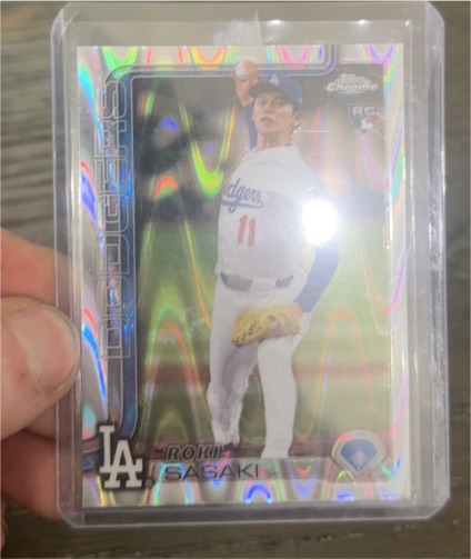 2025 Topps Chrome #217 Roki Sasaki RayWave Refractor Rookie Los Angeles Dodgers — front