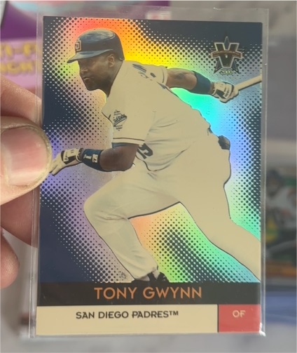 2000 Pacific Vanguard #96 Tony Gwynn — front