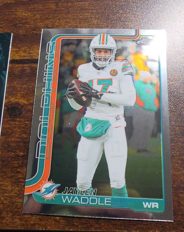 2025 Topps Chrome #186 Jaylen Waddle — front